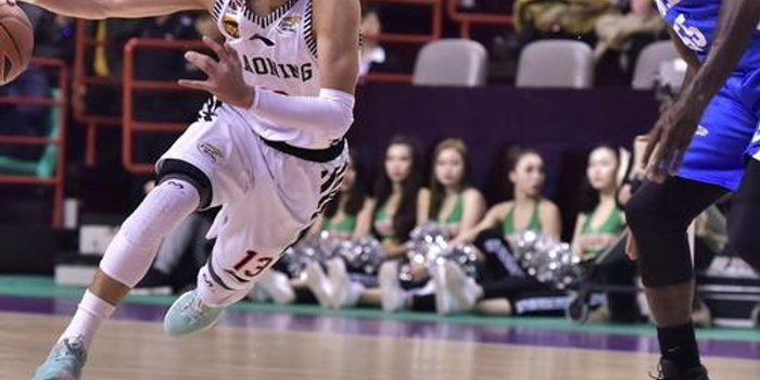 也用实际行 也用实际行